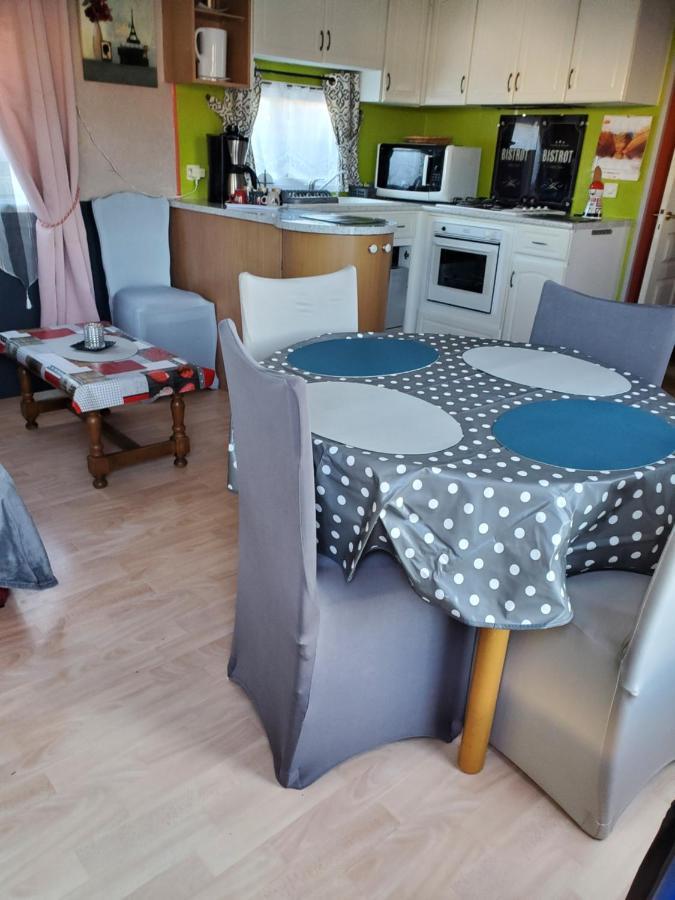 Mobil Home Chez L Habitants Сен-Жан-де-Мон Екстериор снимка